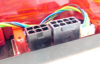 r600 : power connector
